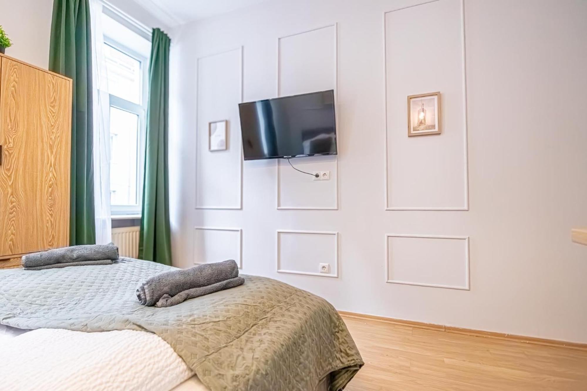 Spacious Shared Apartment Schoenbrunn Wien Exteriör bild