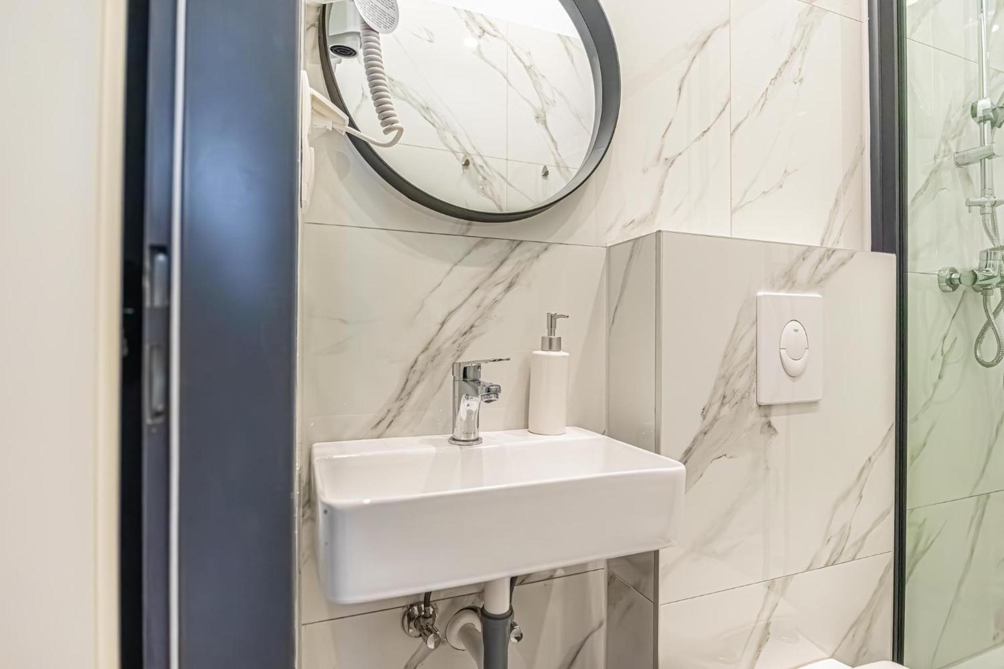 Spacious Shared Apartment Schoenbrunn Wien Exteriör bild